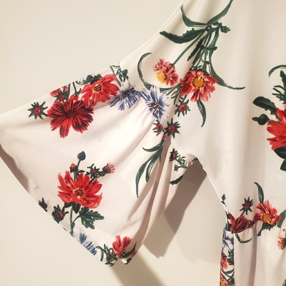 Floral Top - Picture 3 of 4